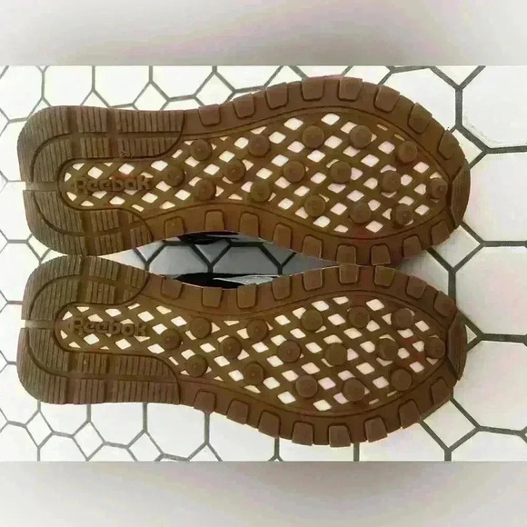 Retro style Reebok sneakers size 8.5 black and white - Picture 4 of 6